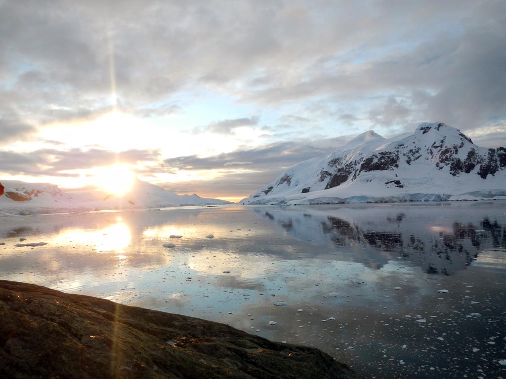 Coucher de soleil sur la banquise